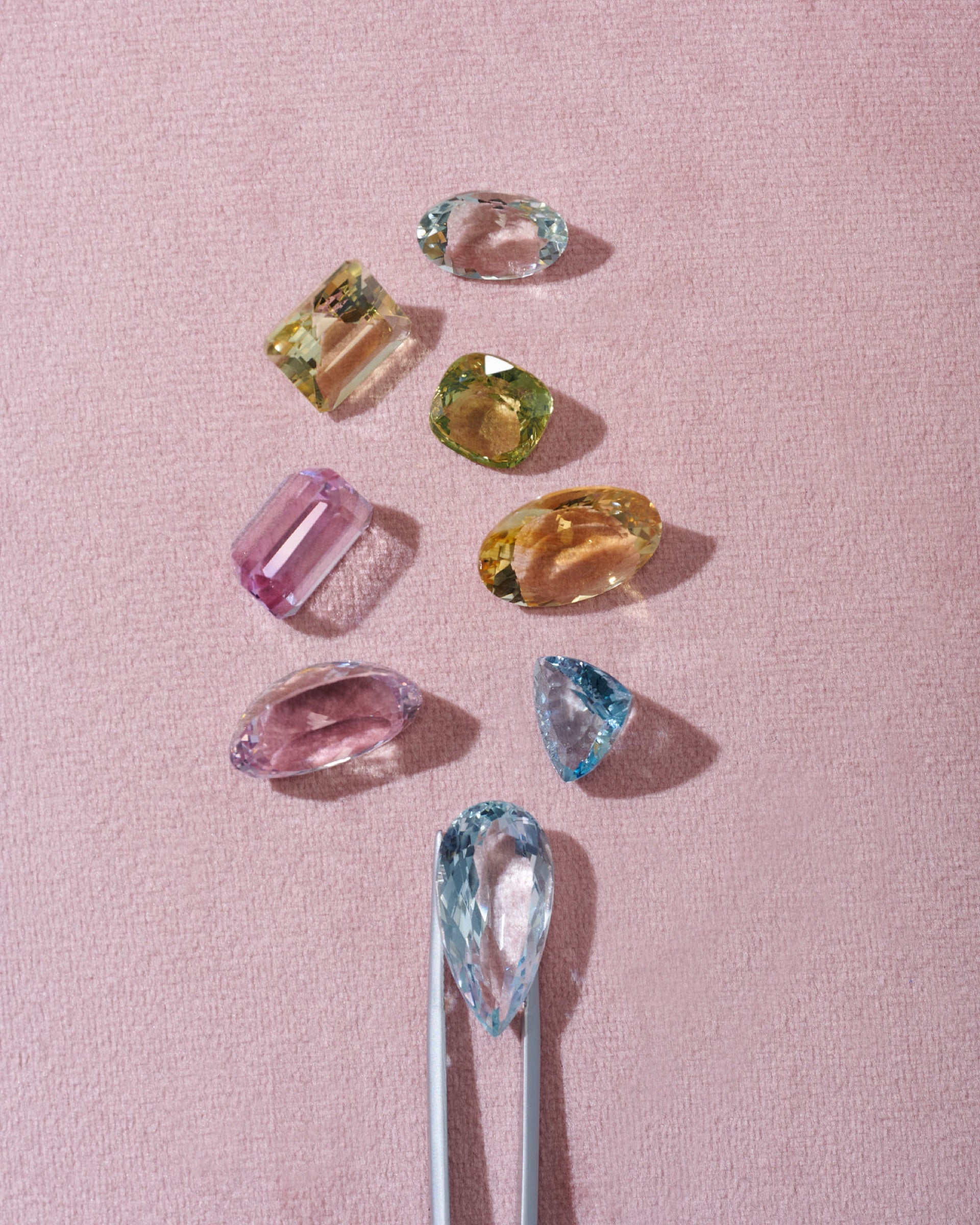 Loose coloured gemstones